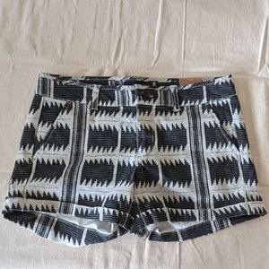 American Eagle Twill NWT Black/Cream Shorts Size 6